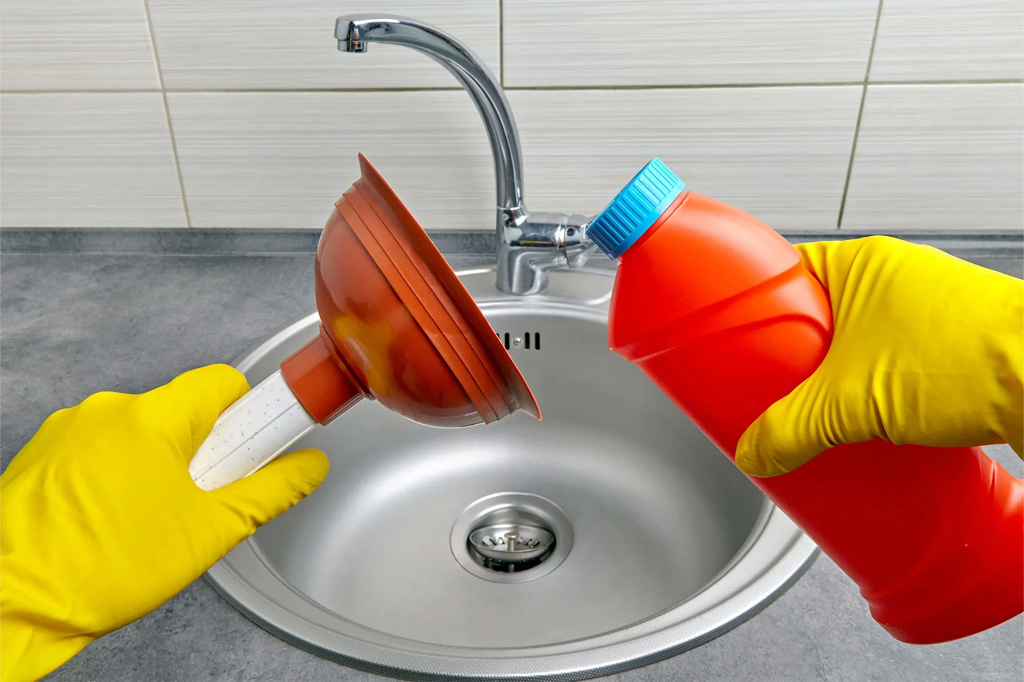 Rohrreinigung Augsburg - Abfluss reinigen – die besten Methoden & Hausmittel erklärt